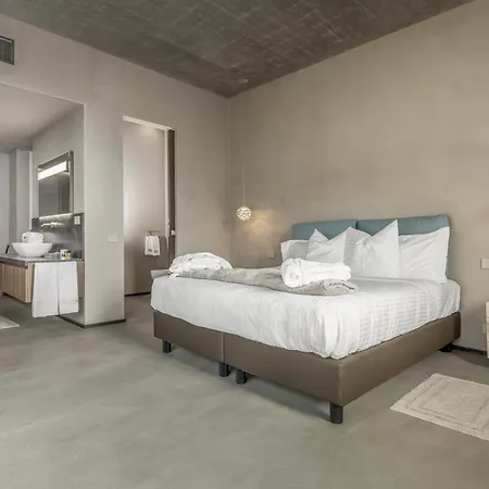 Sleeps 12 With Pool Air Con And Wifi *