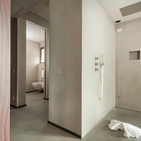 Sleeps 12 With Pool Air Con And Wifi * Sala Comacina