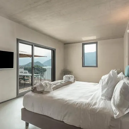 Sleeps 12 With Pool Air Con And Wifi