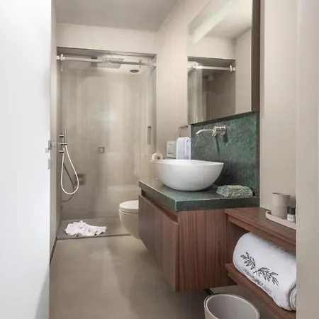 Villa Sleeps 12 With Pool Air Con And Wifi Sala Comacina