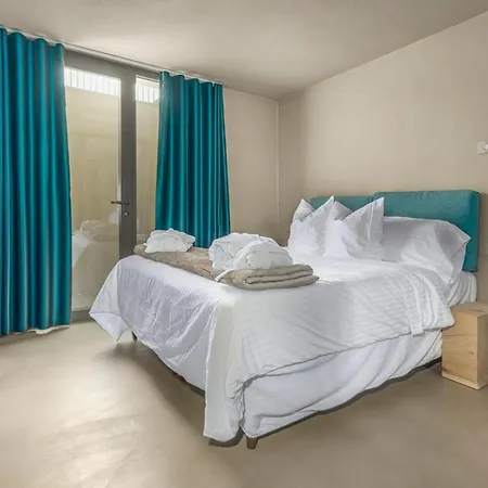 Sleeps 12 With Pool Air Con And Wifi Villa