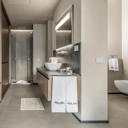 Sleeps 12 With Pool Air Con And Wifi Villa Sala Comacina